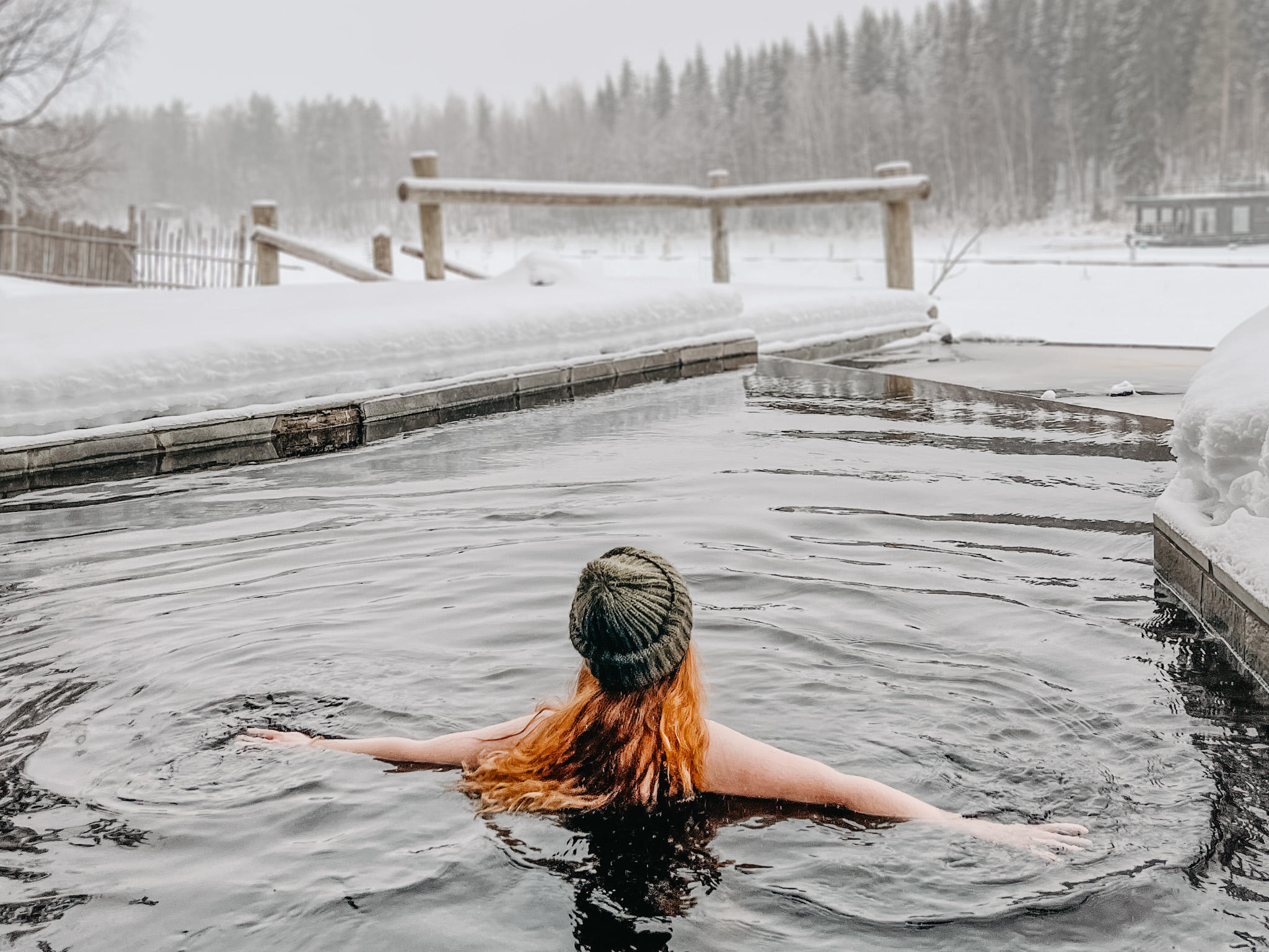Kathrin winter swimming in Järvisydän